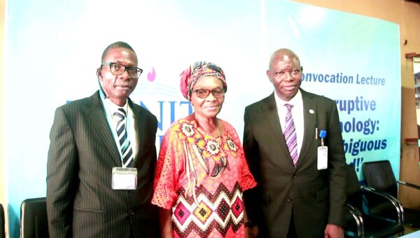 L-R: VC Trinity University, Guest Lecturer