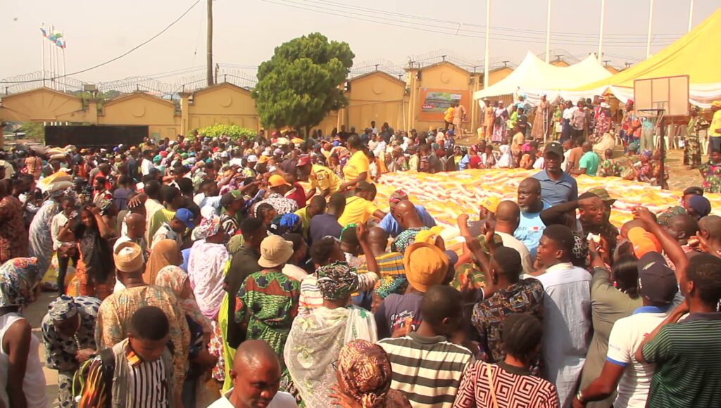 Tokunbo Abiru Food Packs for Christmas and New Year