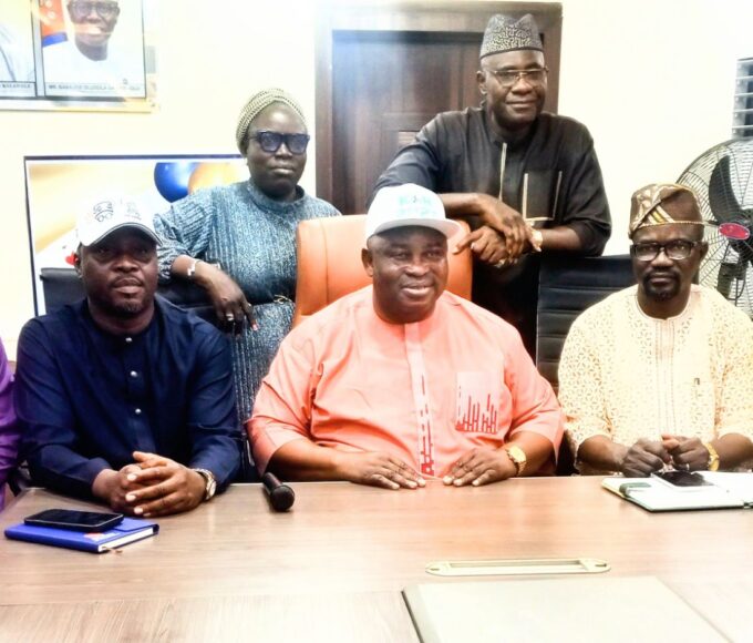 Mayor Jubril Kolawole Emilagba and Cabinet
